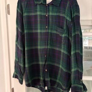 American Eagle Outfitters Navy and Green Plaid Button-Down Shirt
